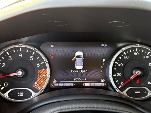 Used 2022 Jeep Renegade Latitude AWD/4WD image 7