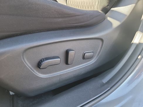 Used 2019 Nissan Rogue SV image 17