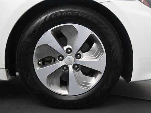 Used 2016 Kia Optima Hybrid image 11