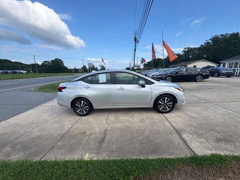 Used 2021 Nissan Versa SV FWD image 13