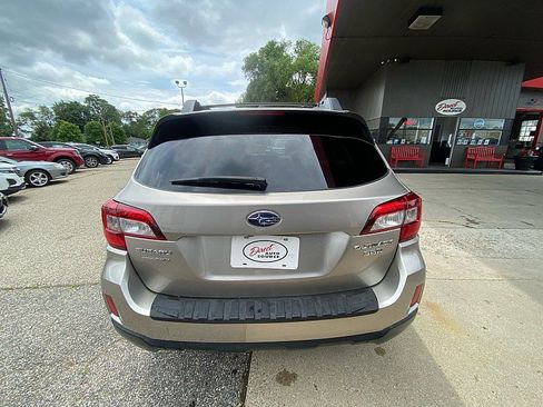Used 2015 Subaru Outback 3.6R Limited AWD/4WD image 3