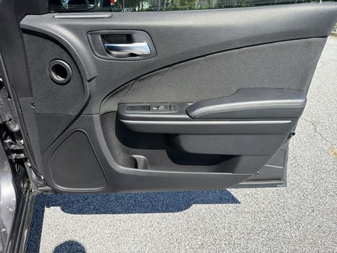 Used 2019 Dodge Charger SXT RWD image 17