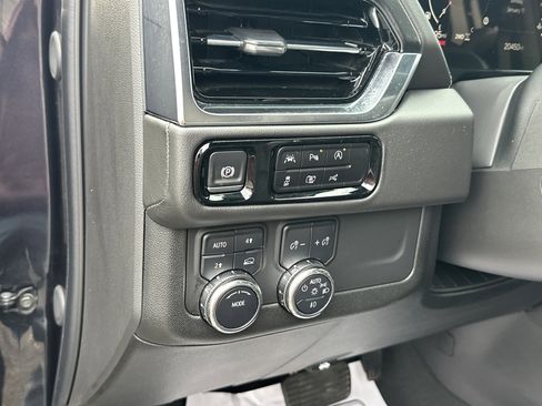 Used 2025 GMC Yukon XL Denali image 16