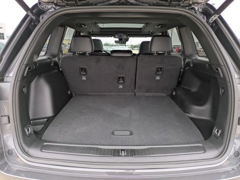 Used 2025 Jeep Grand Cherokee Limited w/ Black Appearance Package image 23