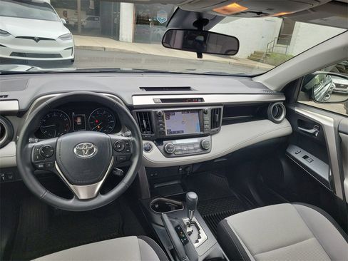 Used 2018 Toyota RAV4 XLE image 40