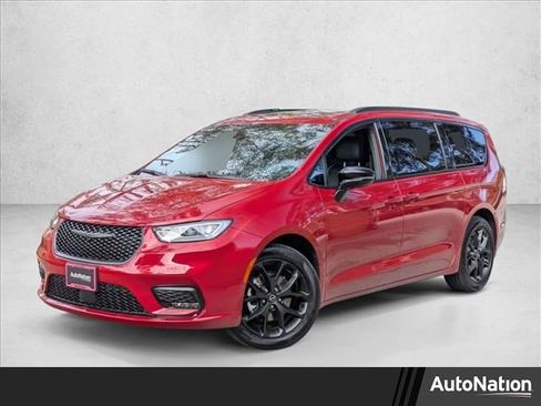 New 2026 Chrysler Pacifica Limited image 1