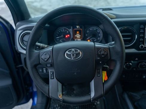 Used 2022 Toyota Tacoma TRD Off-Road image 13