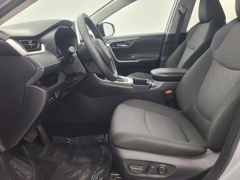 Used 2025 Toyota RAV4 XLE image 25