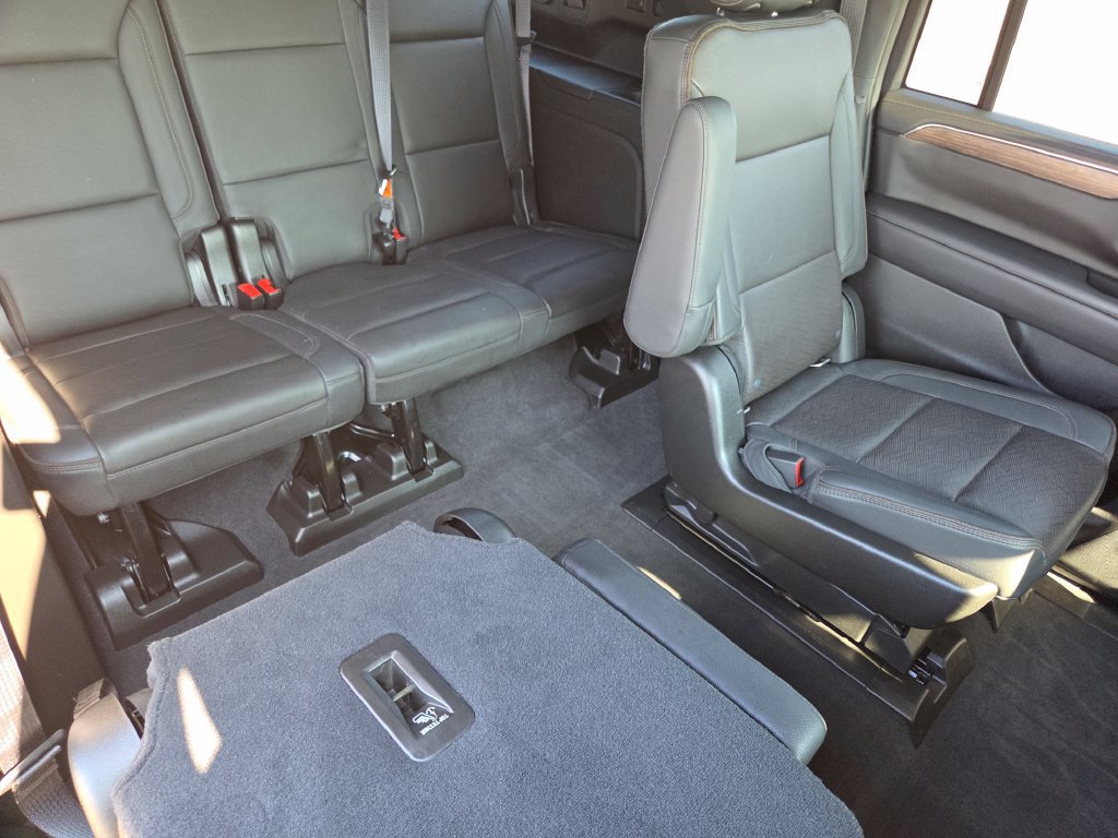 Used 2021 Chevrolet Suburban High Country w/ Premium Package AWD/4WD image 5