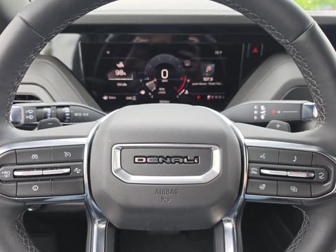 Used 2026 GMC Yukon Denali AWD/4WD image 12