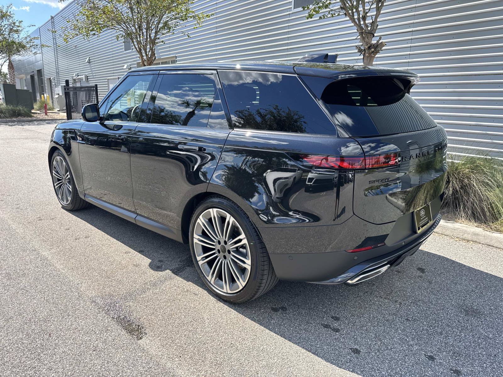 New 2027 Land Rover Range Rover Sport SE AWD/4WD image 3