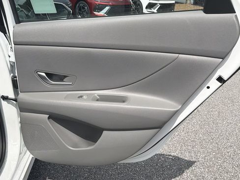 New 2026 Hyundai Elantra Hybrid FWD image 21