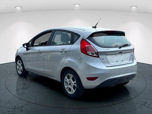 Used 2016 Ford Fiesta SE FWD image 4