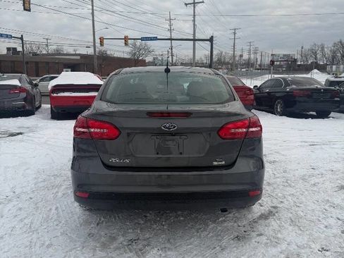 Used 2017 Ford Focus SE image 4