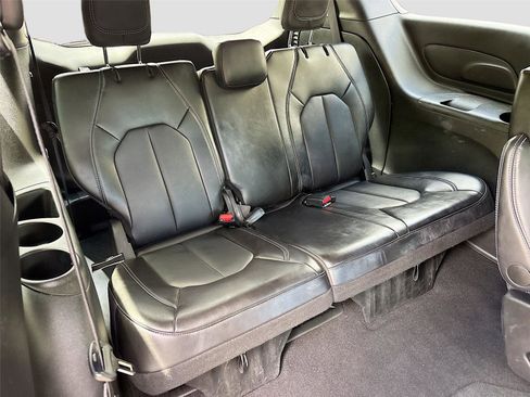 Used 2025 Chrysler Pacifica Select FWD image 27