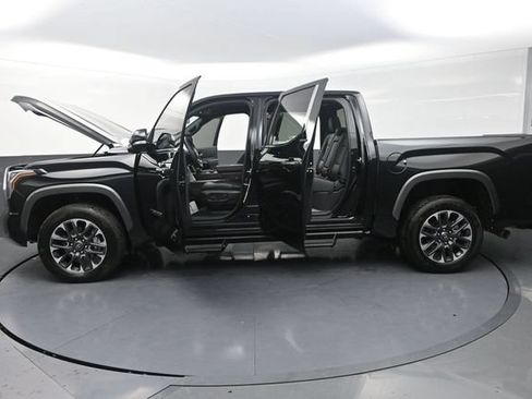 Used 2025 Toyota Tundra Limited AWD/4WD image 33