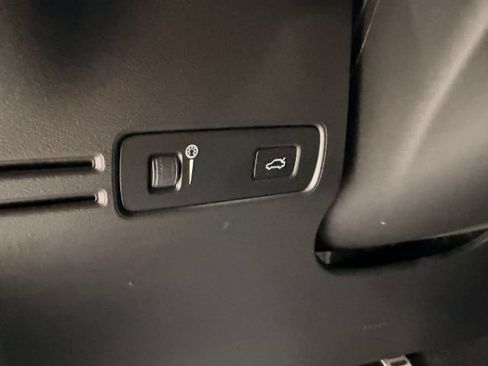 Used 2022 Volvo XC40 P8 Recharge Plus AWD/4WD image 34