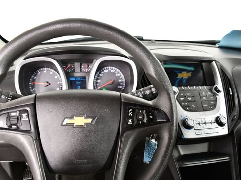 Used 2017 Chevrolet Equinox LS FWD image 16