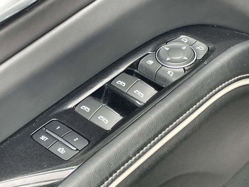 Used 2021 Cadillac Escalade Premium Luxury Platinum image 18