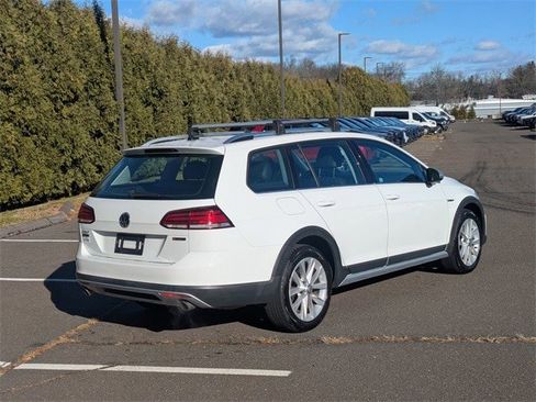 Used 2019 Volkswagen Golf Alltrack SE image 3