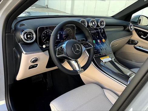 Used 2026 Mercedes-Benz GLC 300 GLC 300 image 16
