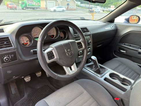 Used 2014 Dodge Challenger R/T RWD image 16