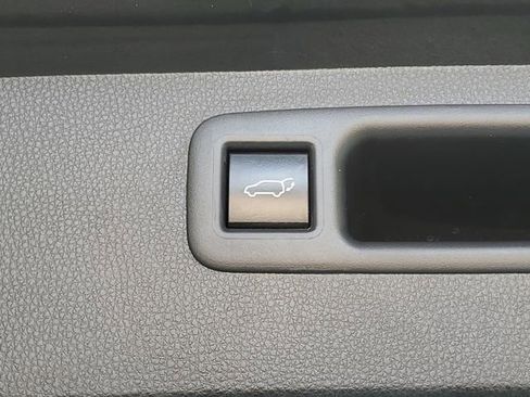 Used 2022 Toyota Highlander XLE image 12