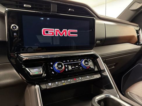 Used 2025 GMC Sierra 2500 Denali w/ Denali Reserve Package AWD/4WD image 17