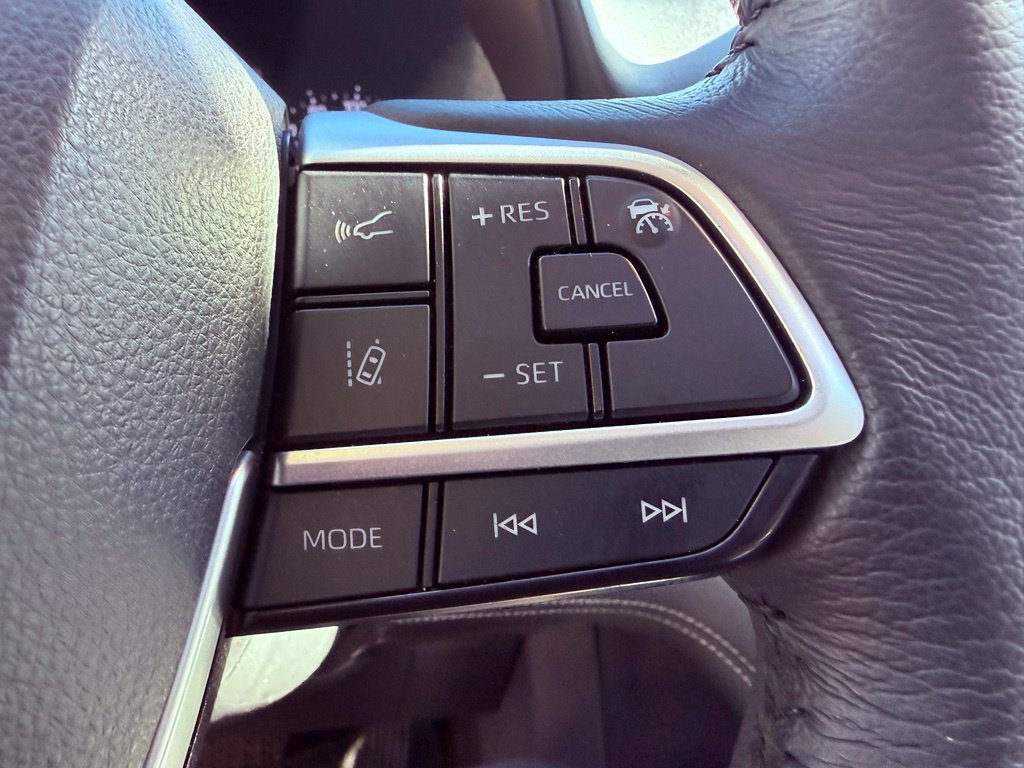 Used 2025 Toyota Sienna XLE FWD image 23