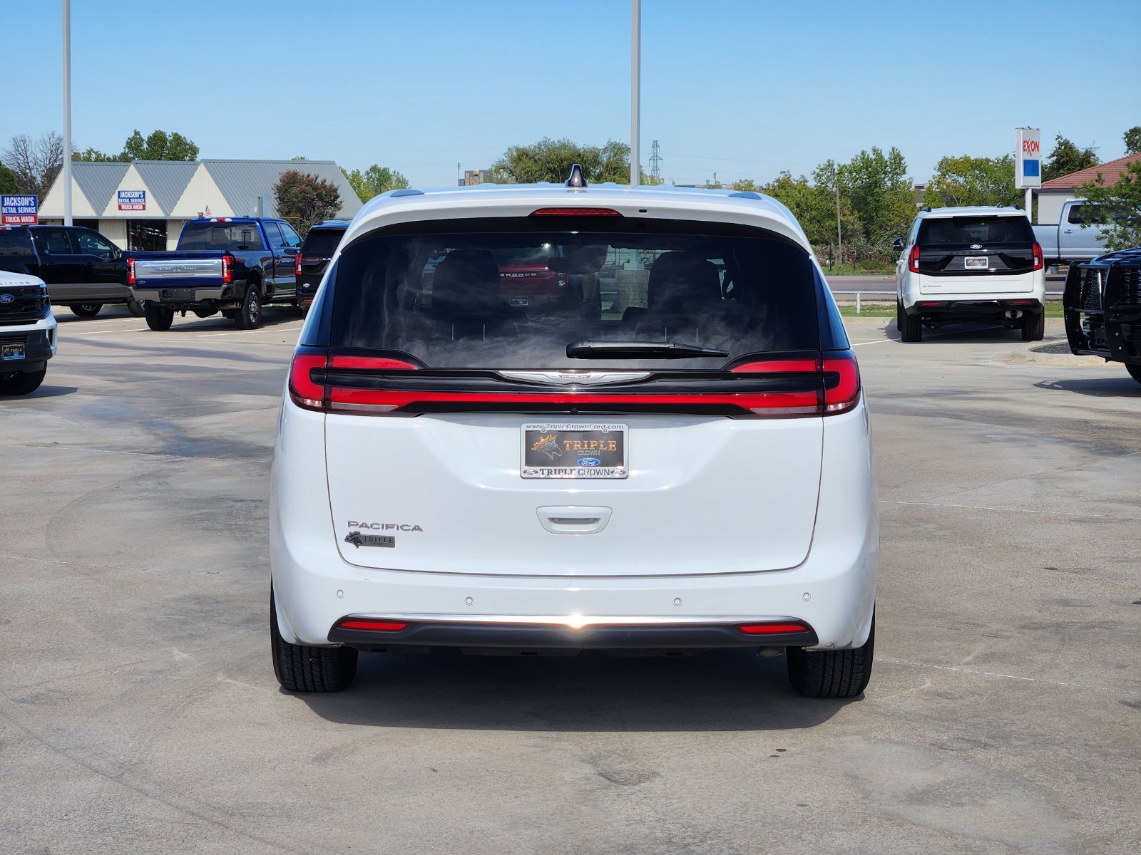 Used 2025 Chrysler Pacifica Select FWD image 8