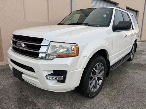 Used 2017 Ford Expedition XLT w/ Equipment Group 202A RWD image 9