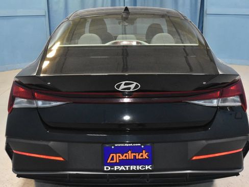 Used 2024 Hyundai Elantra SEL FWD image 30