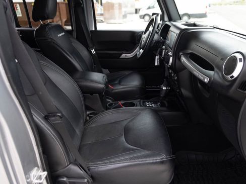 Used 2016 Jeep Wrangler Unlimited Rubicon image 19