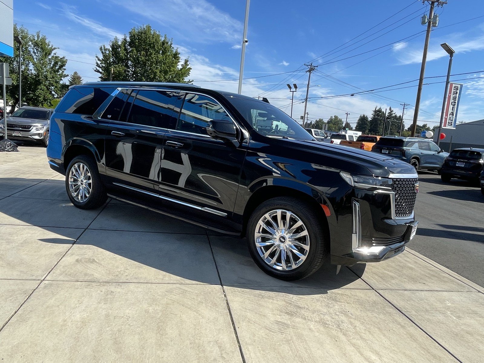 Used 2023 Cadillac Escalade ESV Premium Luxury AWD/4WD image 7