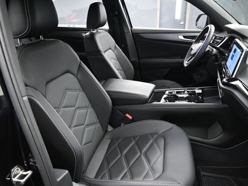 Used 2024 Volkswagen Atlas Cross Sport SE image 15