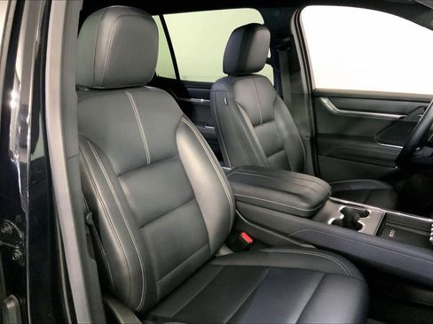 Used 2024 GMC Acadia Elevation image 7