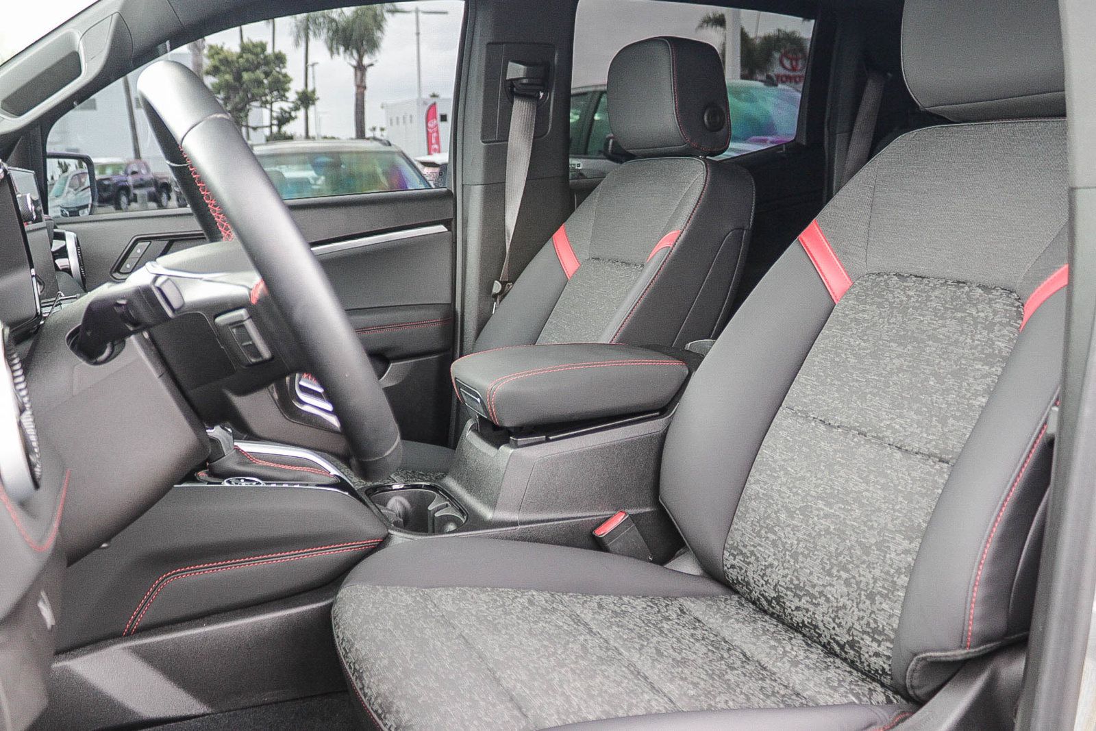 Used 2025 Chevrolet Colorado Z71 AWD/4WD image 13