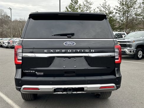 Used 2023 Ford Expedition Limited image 4