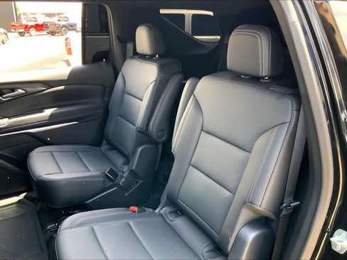 Used 2025 Chevrolet Traverse LT w/ Driver Confidence Package FWD image 21