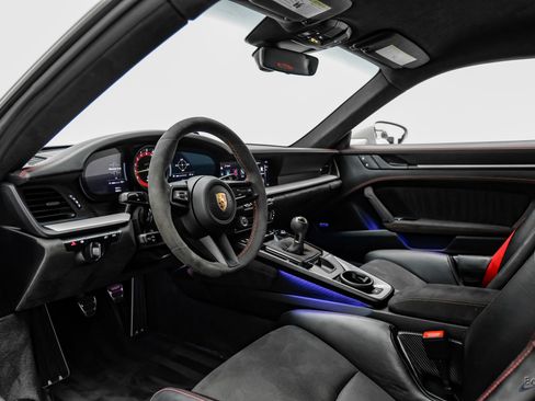 Used 2022 Porsche 911 GT3 RWD image 2