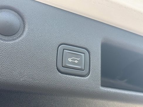 Used 2023 Chevrolet Equinox LT FWD image 13