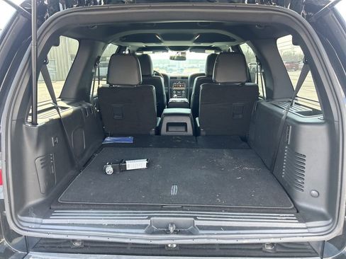 Used 2017 Lincoln Navigator Reserve image 11