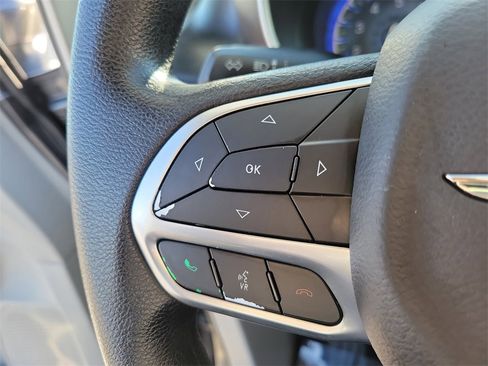 Used 2020 Chrysler Voyager Lxi image 24