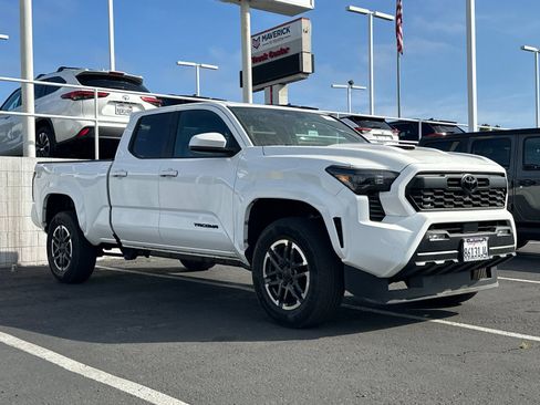 Used 2026 Toyota Tacoma TRD Sport AWD/4WD image 4