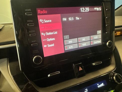 Used 2020 Toyota Corolla SE FWD image 13