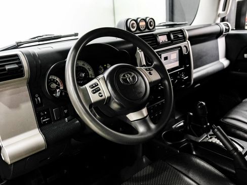 Used 2013 Toyota FJ Cruiser 4WD w/ Convenience Pkg image 20