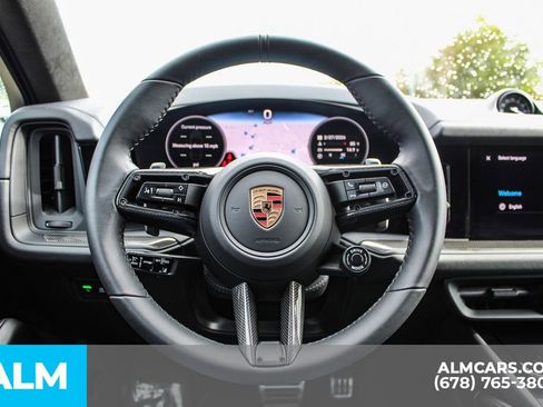 Used 2025 Porsche Cayenne GTS w/ Technology Package image 21