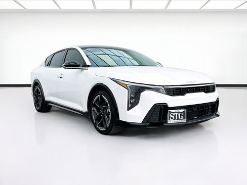 Used 2025 Kia K4 GT-Line w/ GT-Line Premium Package FWD image 3