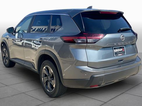 Used 2025 Nissan Rogue SV FWD image 11
