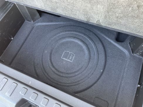 Used 2023 Chevrolet Equinox LT image 40